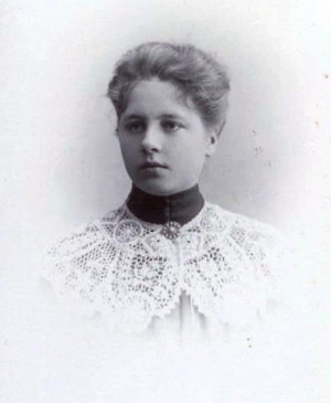 Henri&euml;tte Braunstahl, 1885-1983, photographed around 1904 of .