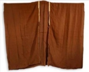 A woollen aba decorated down the front with metal thread embroidery. The aba (bisht) comes from Basra, Iraq (1950s).