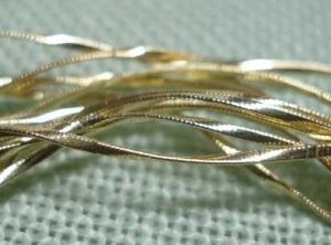 Example of flat worm metal thread.