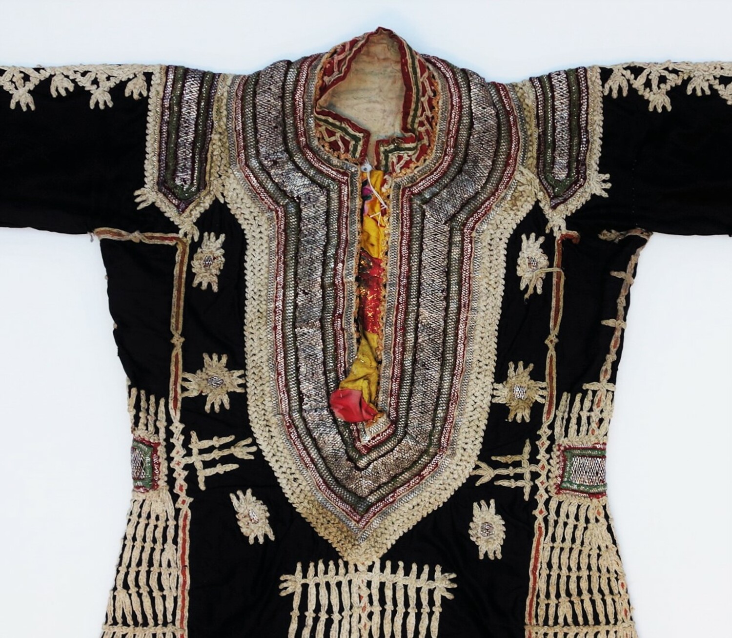 Detail of an embroidered Yemeni dress, late 20th century (TRC 1997.0213).