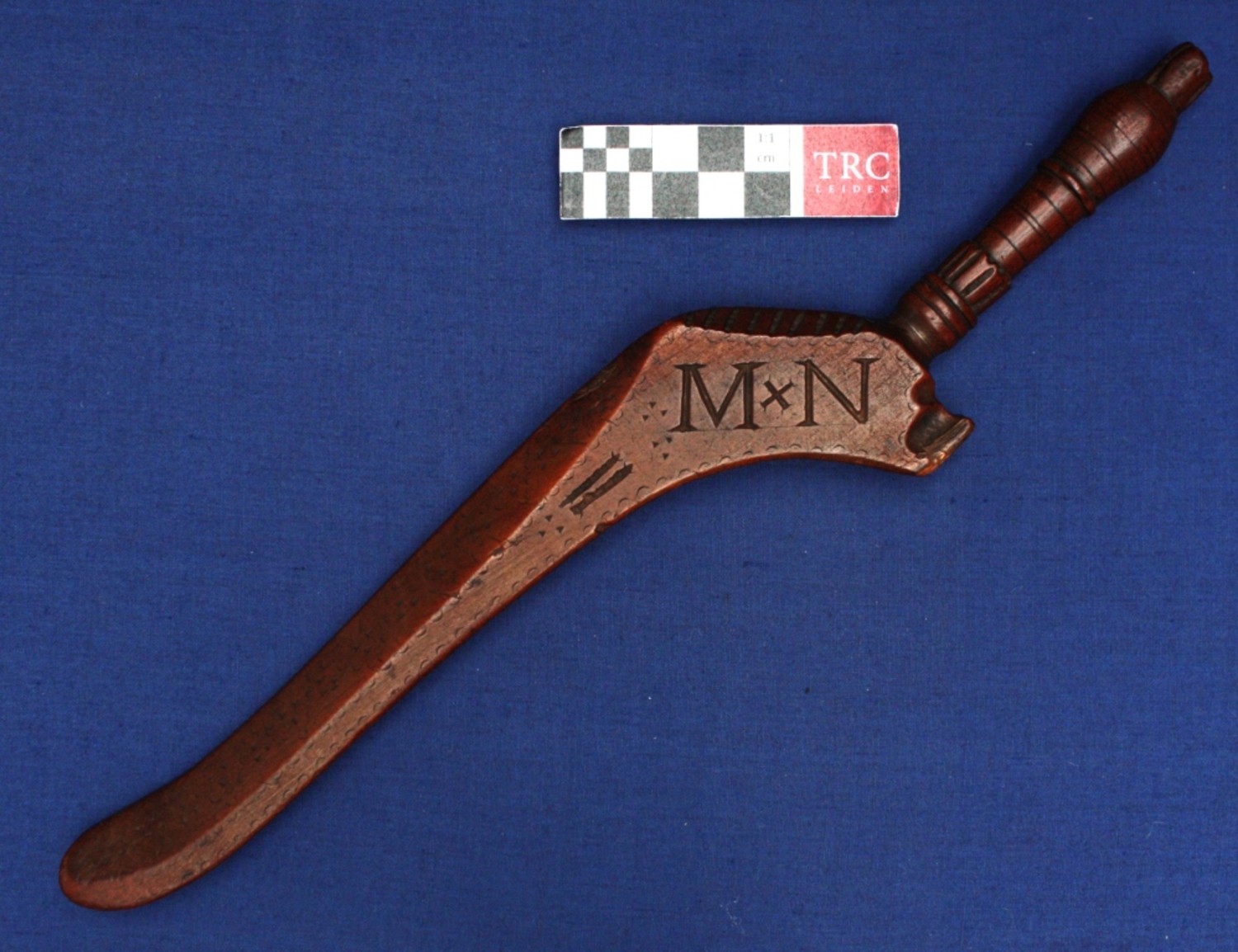Wooden knitting sheath, Britain, c. 1900 (TRC 2015.0256).