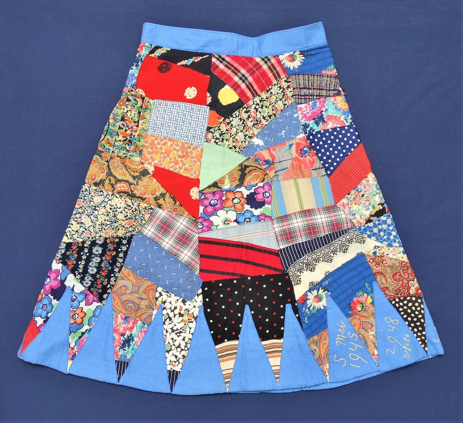 Feestrok made by Ms Cornelia van Ingen Schenau, dated 1947 (TRC 2020.3753).