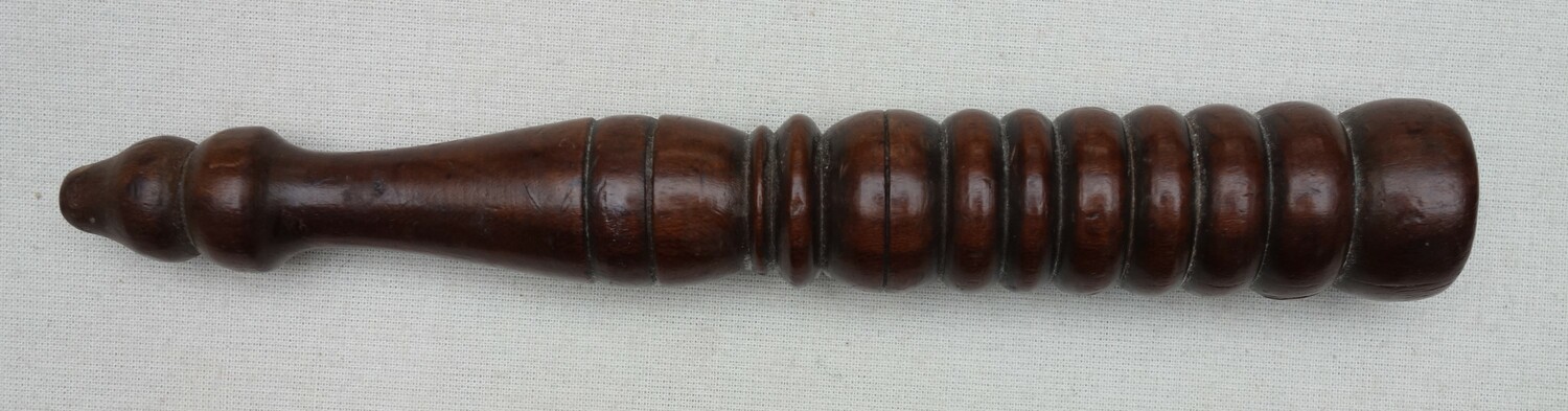 Wooden knitting stick, the Netherlands, late 19th century (TRC 2023.2362).
