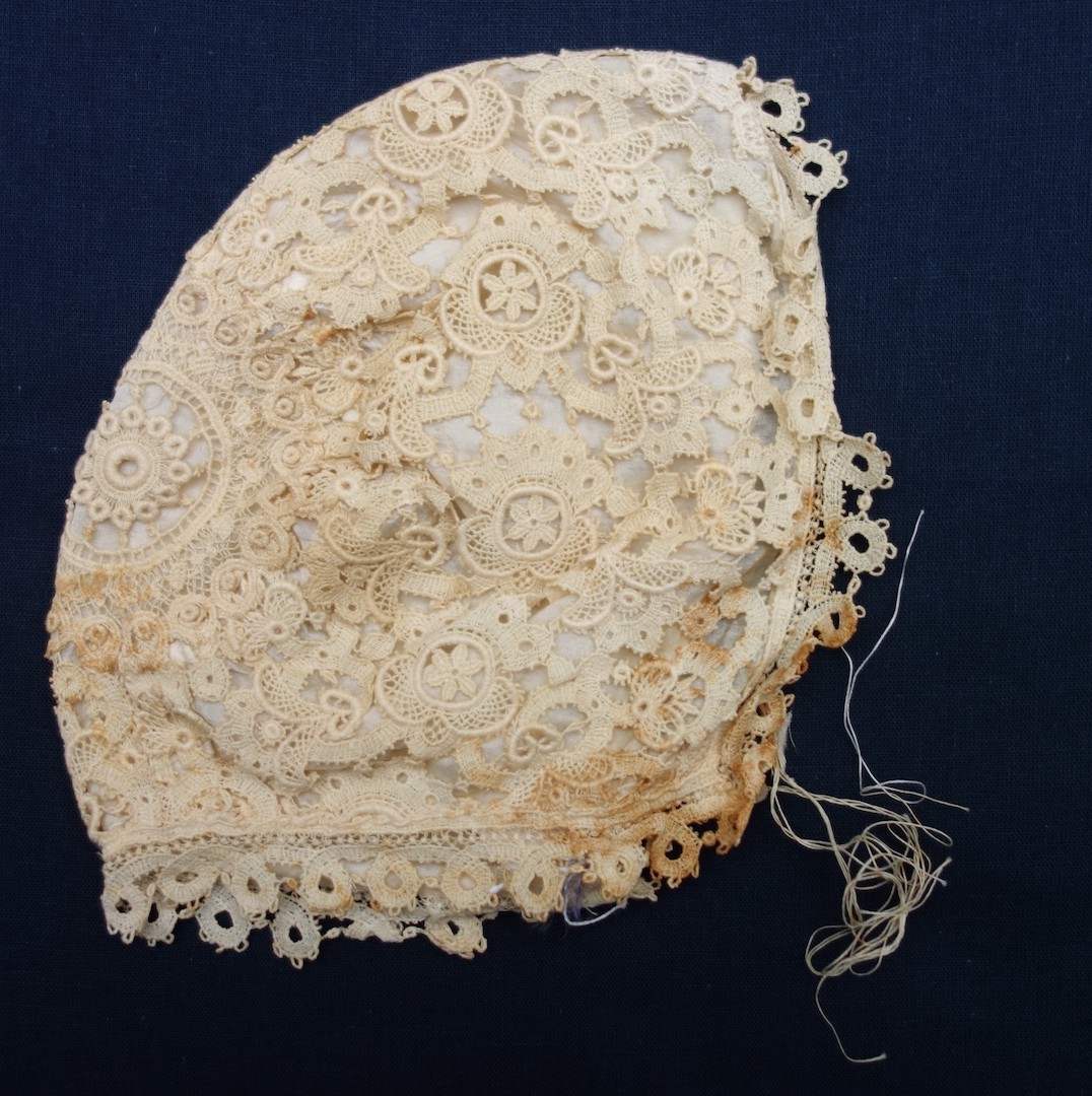 Lace cap made from chemical lace decorated with stylised flowers and foliage. The Netherlands, 19th century (TRC 2024.1176).