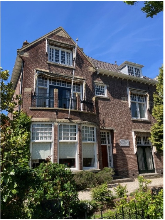 Voorzijde van pand Boerhaavelaan 6, het nieuwe onderkomen van het TRC. De Annex wordt links van het huis geplaatst.