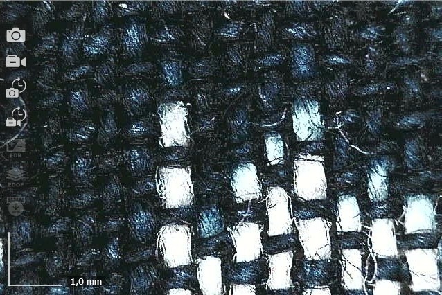Fig. 6. Close examination and highly detailed image of the kasuri cloth sample (TRC 2017.1478-23) with Dino-Lite USB Digital microscope.