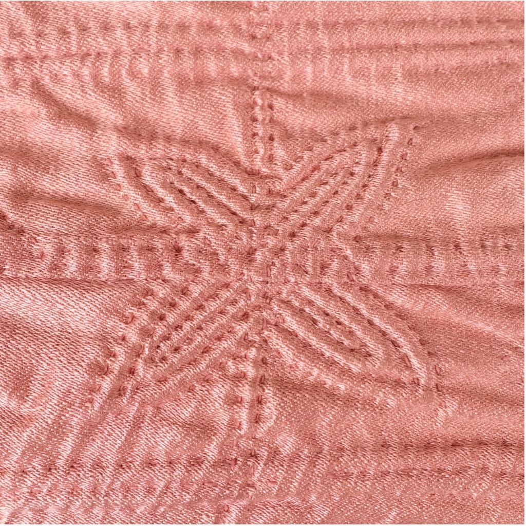 Dinolite microscope detail of the quilted kaftan, TRC 2026.0841.