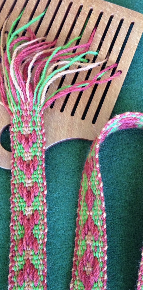 Voorbeeld van bandweven met pick-up patronen. Foto door Dorothee Olthof.