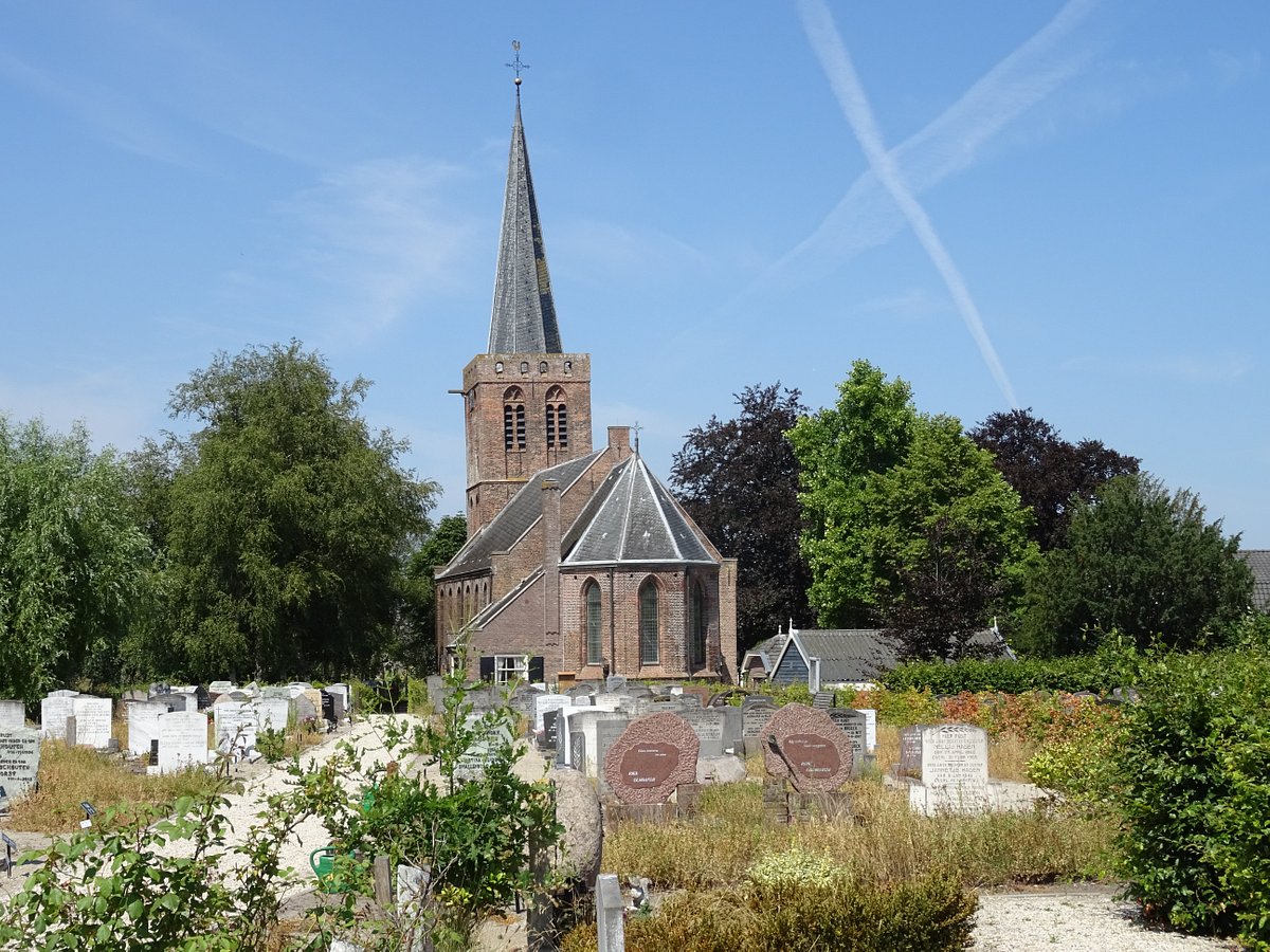 Medieval church of Kortenhoef, with the cemetery.
