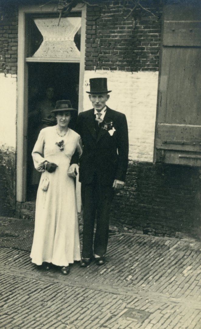 Photograph, dated 22 December 1943, with Ida van Gent - van der Meij wearing her wedding dress from 1938, now dyed in a lilac colour.