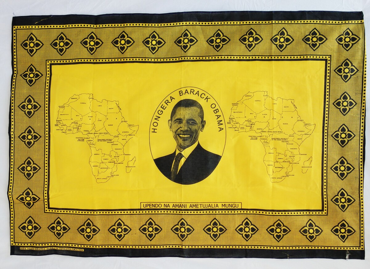 Kanga from Tanzania with the image of President Barack Obama, 2015 (TRC 2015.0350).