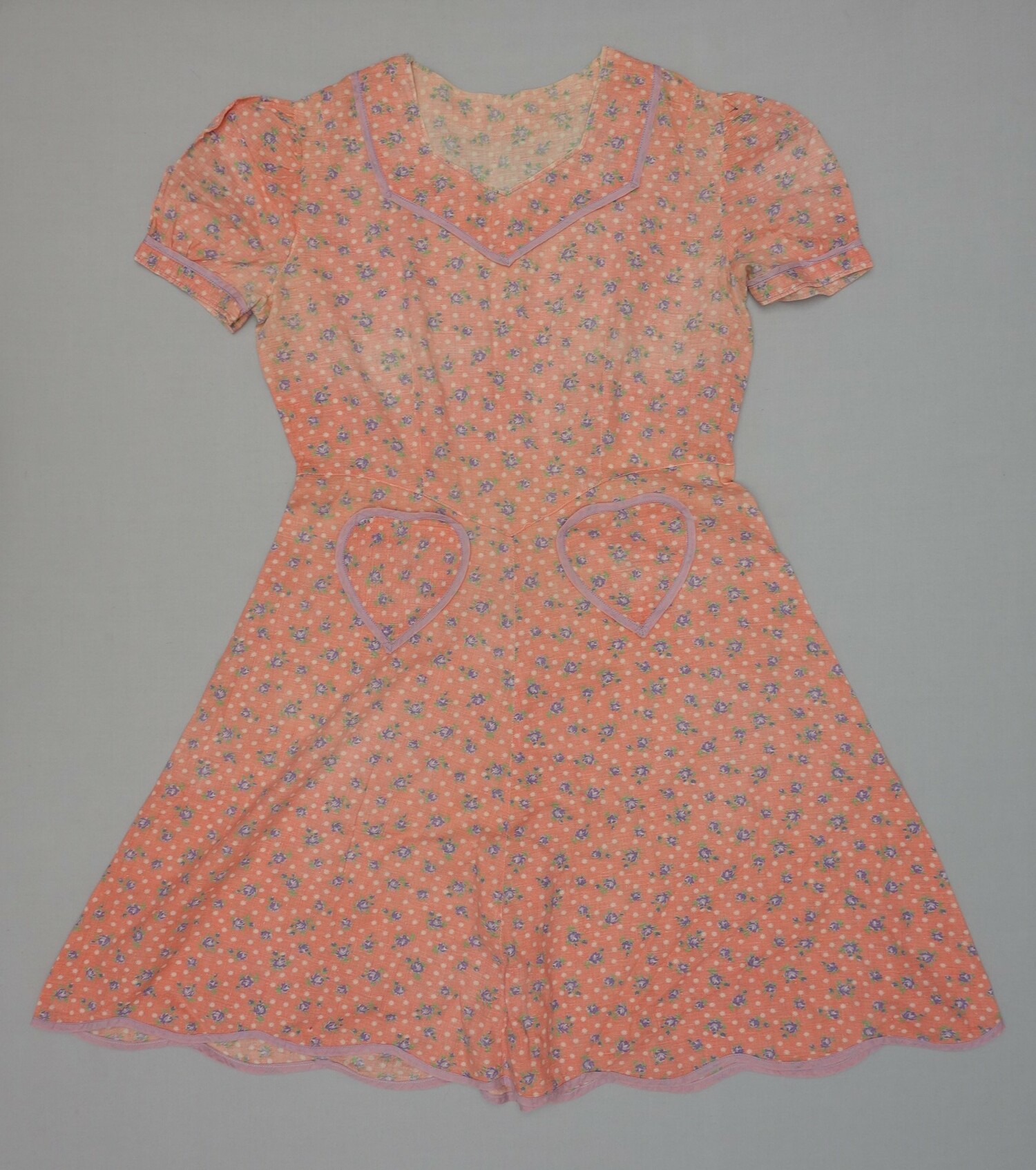 Woman's dress made from feedsack material, USA, 1930s-1940s (TRC 2017.3003).
