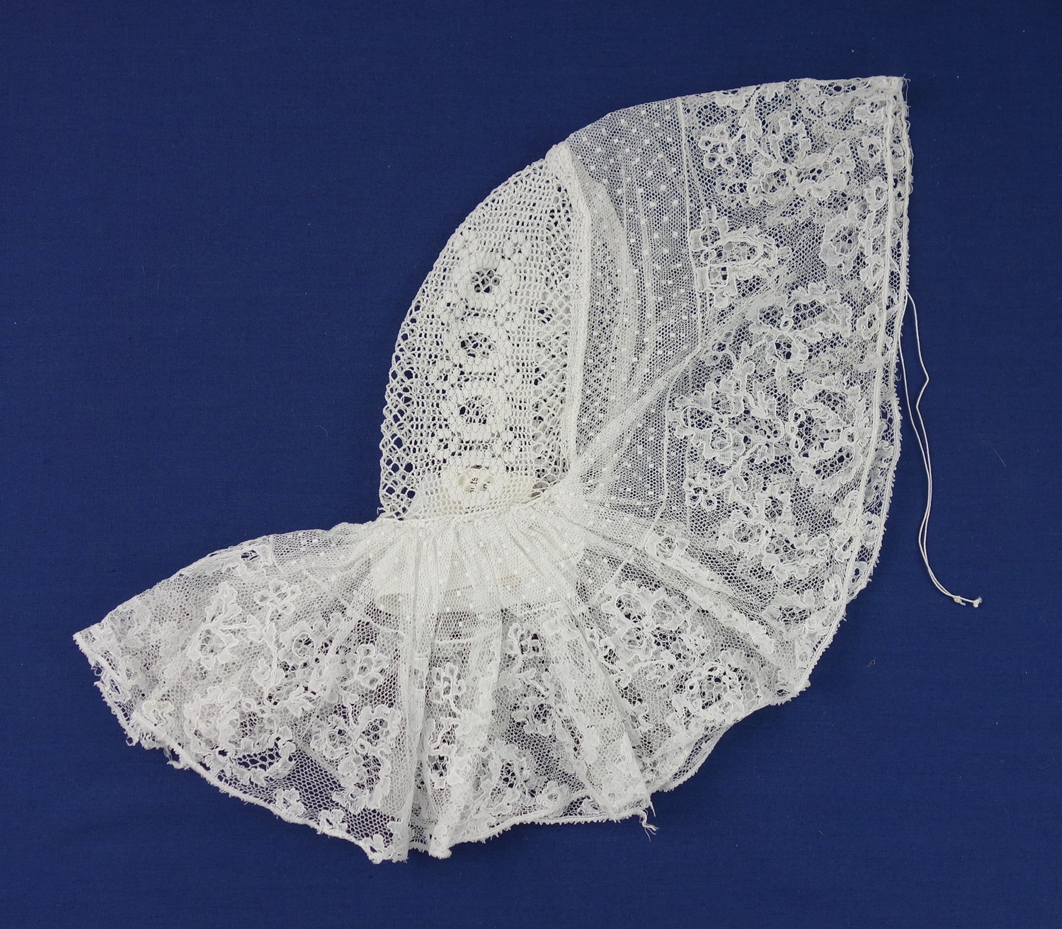 Lace cap from Drenthe, The Netherlands (TRC 2014.0700).