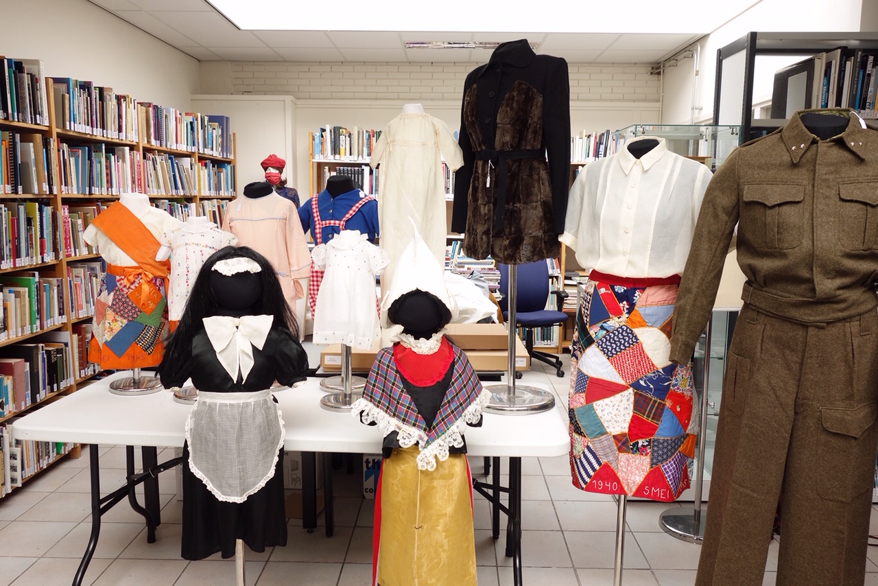 Preparing the exhibition Textile Tales of the Second World War, TRC Leiden. Photograph by author.
